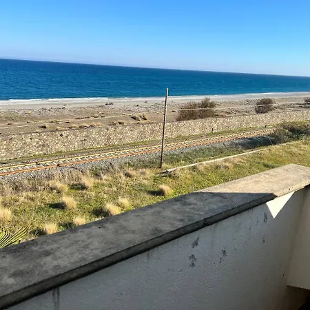 Fronte Mare Villa *